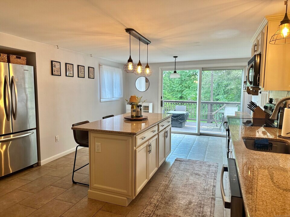 29 N Hill Rd in North Haven, CT - Building Photo
