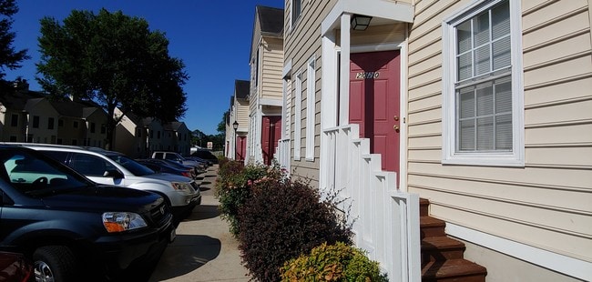 2020 Elmhurst Ln in Portsmouth, VA - Building Photo - Building Photo