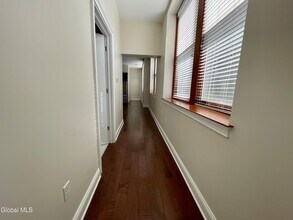 233 Lake Ave in Saratoga Springs, NY - Building Photo - Building Photo