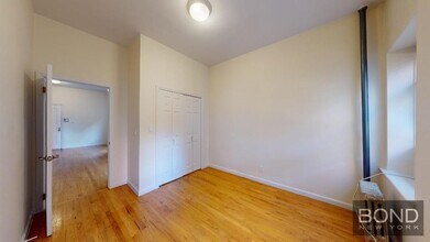 212 Grand St in New York, NY - Building Photo - Building Photo