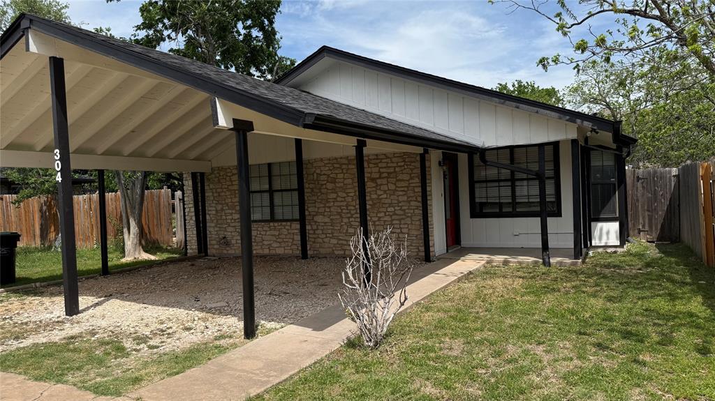 304 Main St in Hutto, TX - Foto de edificio