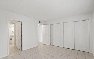 355 Monument Rd in Jacksonville, FL - Building Photo