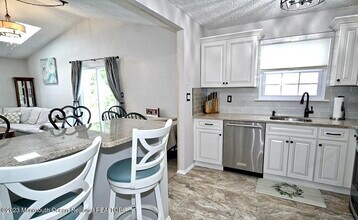 148 Tulip Ln in Freehold, NJ - Building Photo - Building Photo