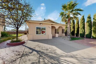6221 Patria St in El Paso, TX - Building Photo - Building Photo