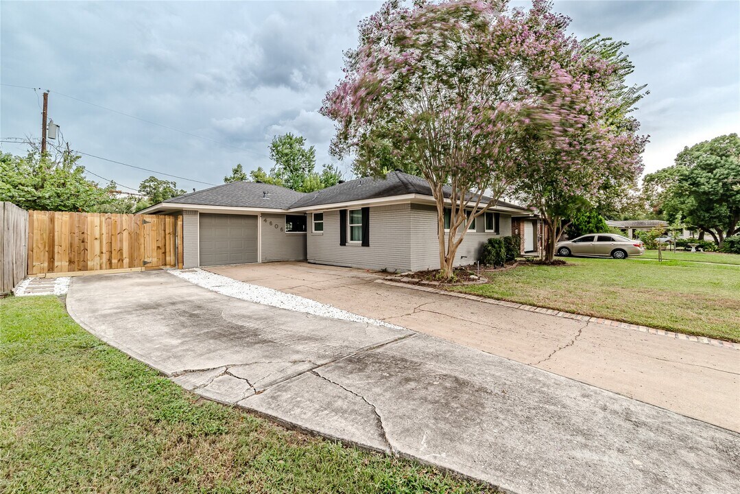 4606 Nina Lee Ln in Houston, TX - Building Photo