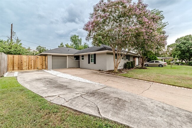property at 4606 Nina Lee Ln