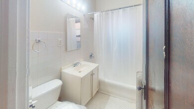 5304 W Potomac Ave in Chicago, IL - Building Photo - Building Photo