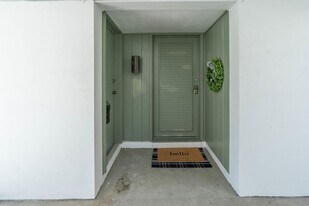 311 Island Way in Clearwater, FL - Building Photo