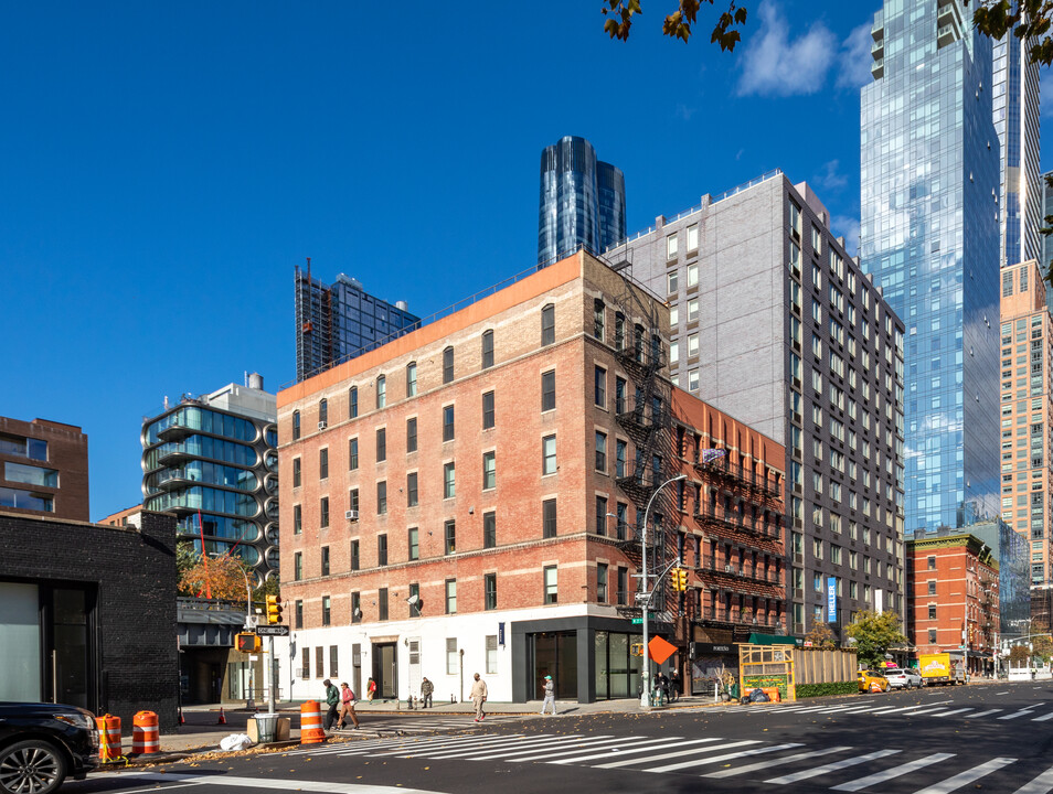 297 10th Ave in New York, NY - Building Photo