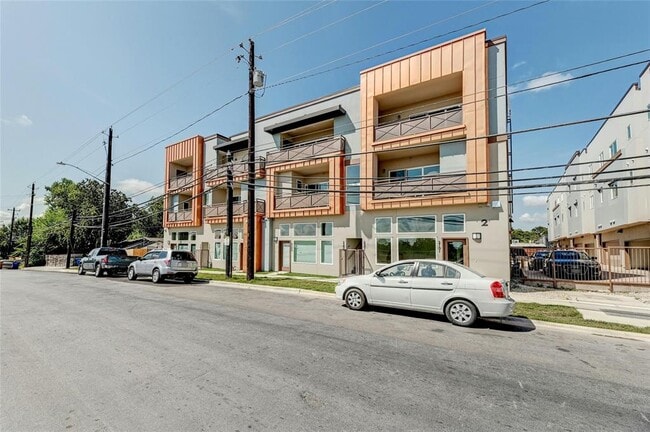 2827 Manor Rd in Austin, TX - Building Photo - Building Photo