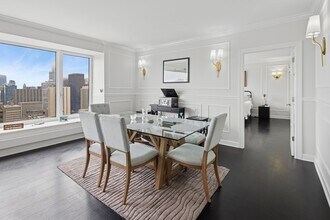 161 E Chicago Ave in Chicago, IL - Building Photo - Building Photo