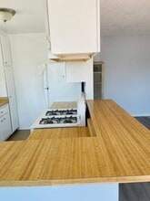 17082 Chatsworth St, Unit 17082 Chatsworth Unit B in Granada Hills, CA - Building Photo - Building Photo