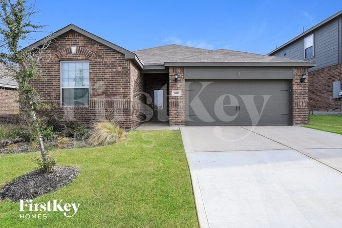 5904 Garnet Hill Ln in Fort Worth, TX - Building Photo