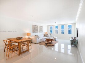 5401 Collins Ave, Unit 1013 in Miami Beach, FL - Building Photo