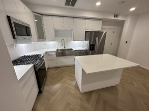 1119 Poinsettia Dr in West Hollywood, CA - Foto de edificio - Building Photo