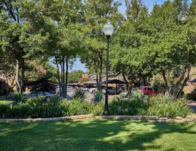 London Park in Dallas, TX - Foto de edificio - Building Photo