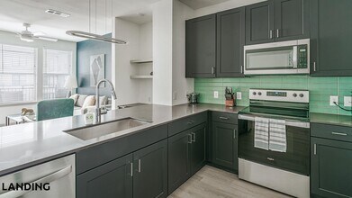 91 Jensen Dr, Unit 3357 in Houston, TX - Foto de edificio - Building Photo