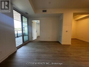 8188 Yonge St in Vaughan, ON - Building Photo - Building Photo