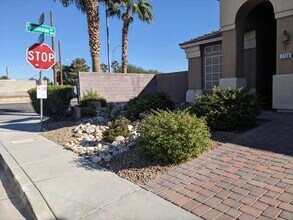 7708 Cascade Bluffs Ct in Las Vegas, NV - Building Photo - Building Photo