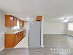 1203 Seffner Valrico Rd in Valrico, FL - Building Photo - Building Photo