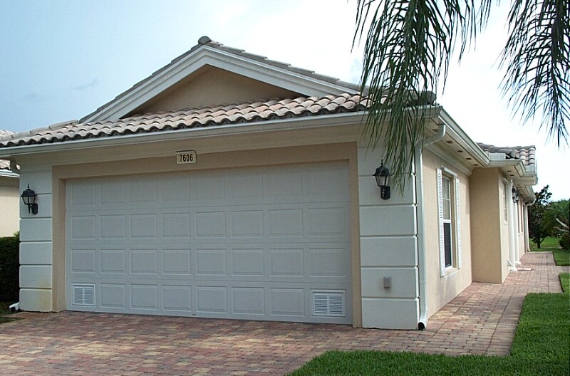 7606 Rozzini Ln in Naples, FL - Foto de edificio