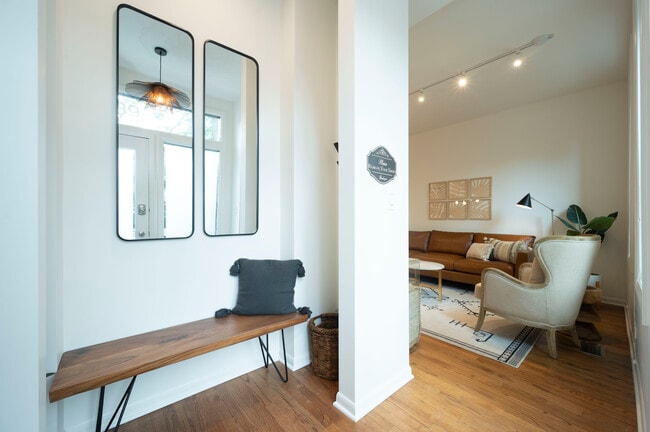 1939 N Honore St, Unit 1F in Chicago, IL - Building Photo - Building Photo