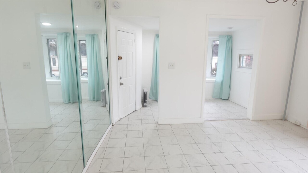 176-36-176133 Rd Rd in New York, NY - Building Photo