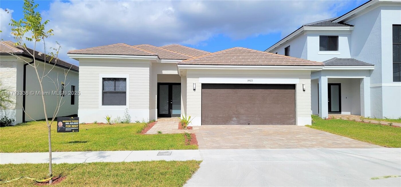 14423 SW 18th St in Miami, FL - Building Photo