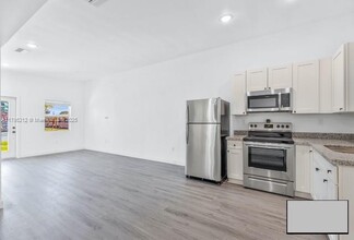 511 SW 1st Ave in Hallandale Beach, FL - Foto de edificio - Building Photo