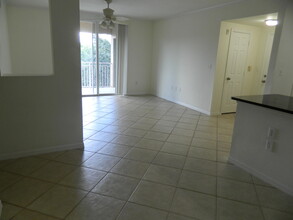 6466 Emerald Dunes Dr in Royal Palm Beach, FL - Building Photo - Building Photo