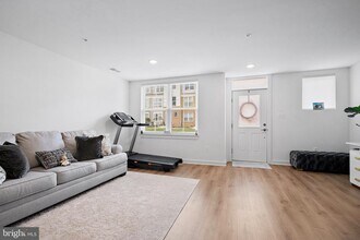 332 Furgeson Ln in Frederick, MD - Building Photo - Building Photo