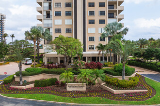 Sea Ranch Club B in Lauderdale-by-the-Sea, FL - Building Photo - Building Photo