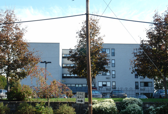 Bloomsburg Towers in Bloomsburg, PA - Foto de edificio - Building Photo
