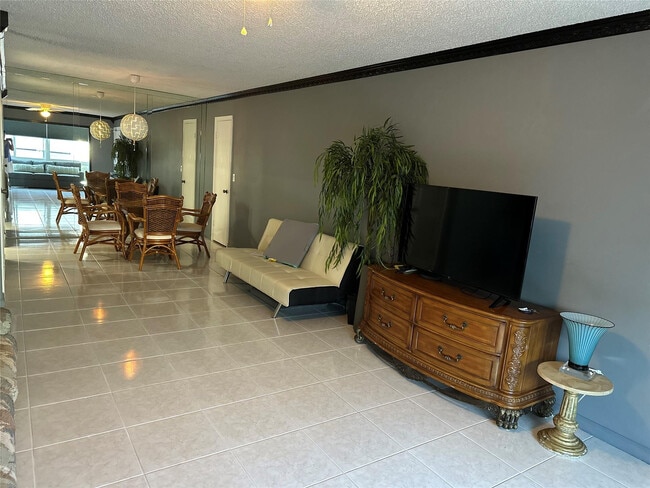 6345 Bay Club Dr in Fort Lauderdale, FL - Building Photo - Building Photo