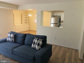 884 Quince Orchard Blvd in Gaithersburg, MD - Building Photo - Building Photo