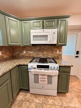 365 Grove St in Perth Amboy, NJ - Foto de edificio - Building Photo