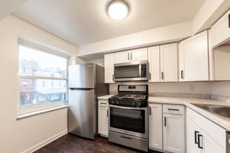 601 E Warrington Ave, Unit Apt 4 in Pittsburgh, PA - Foto de edificio - Building Photo