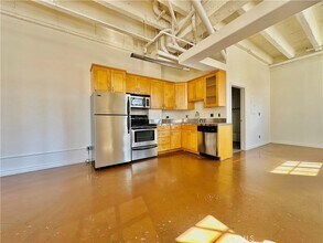 312 W 5th St, Unit M1 in Los Angeles, CA - Building Photo - Building Photo