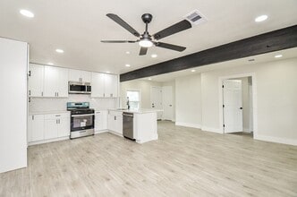 7424 Stanwick Dr in Houston, TX - Building Photo - Building Photo