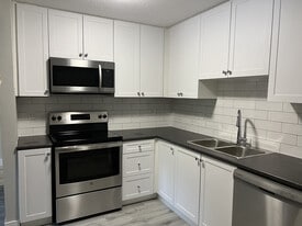 240 Water St W in Greater Napanee, ON - Building Photo