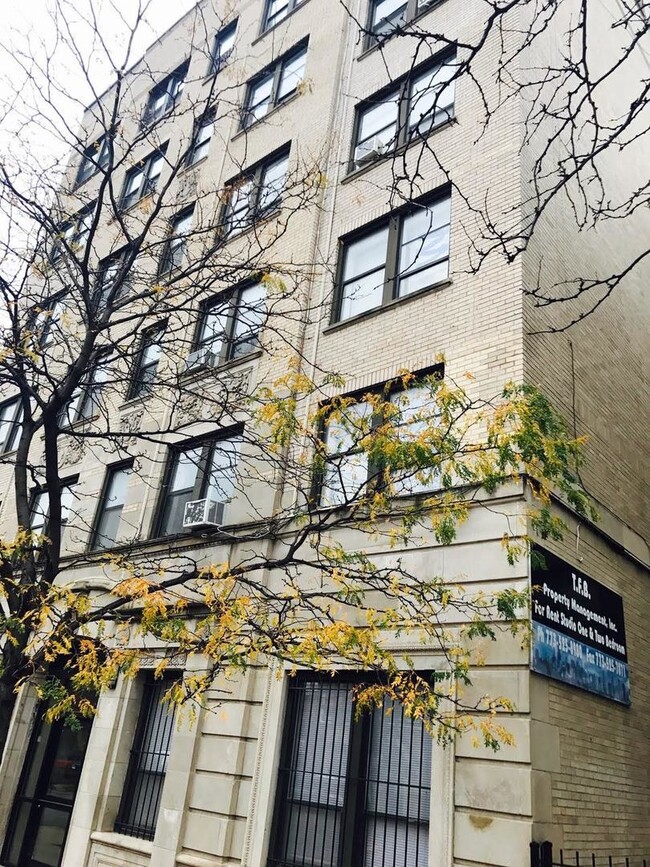 property at 3933 N Clarendon Ave