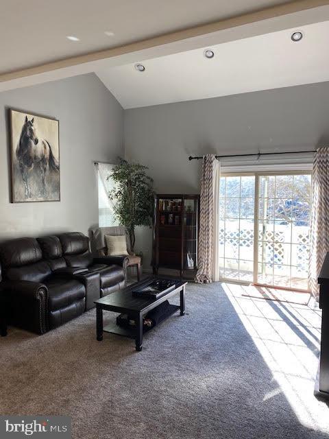 704 Foxmeadow Dr in Royersford, PA - Building Photo