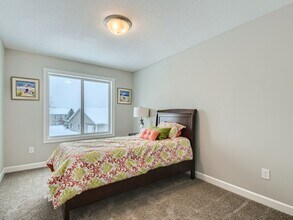 2124 Cleveland Ln S in Cambridge, MN - Foto de edificio - Building Photo