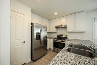 4515 Emma Way in San Antonio, TX - Foto de edificio - Building Photo