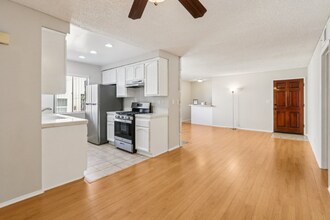 725 E Providencia Ave in Burbank, CA - Foto de edificio - Building Photo