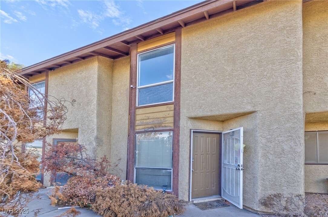 523 Kristin Ln in Henderson, NV - Building Photo