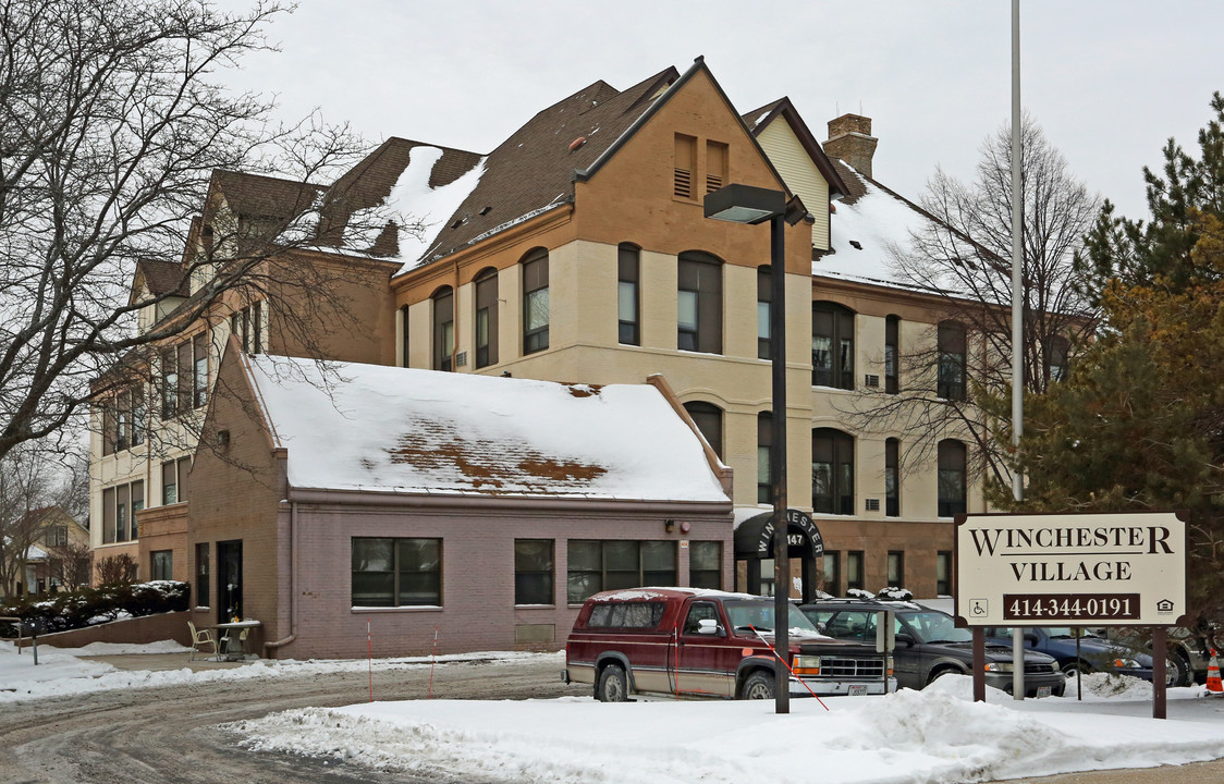 Winchester Village in Milwaukee, WI - Building Photo