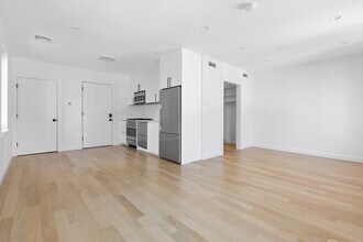1618 Beacon St, Unit 3 in Brookline, MA - Building Photo - Building Photo