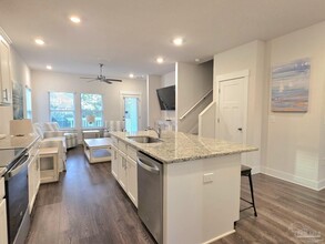 7904 Sweet Retreat Ln in Pensacola, FL - Building Photo - Building Photo