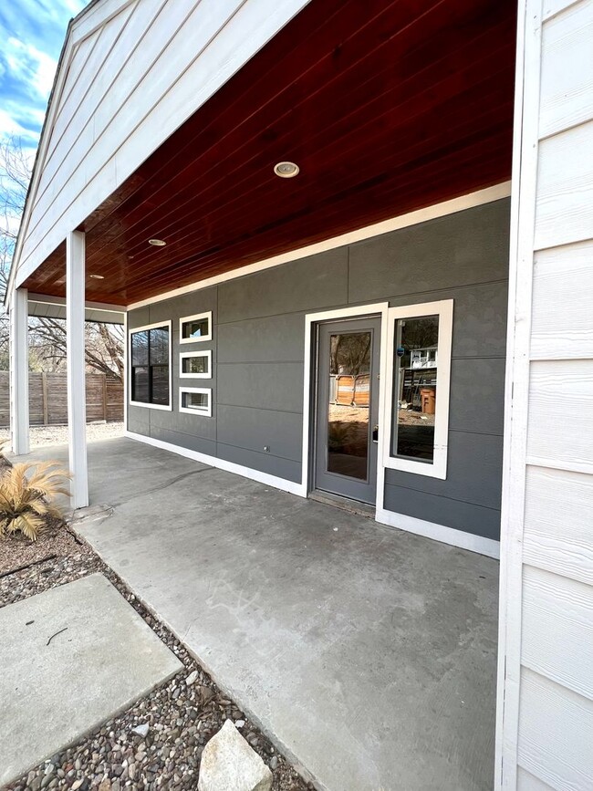 3401 Oak Springs Dr-Unit -B in Austin, TX - Building Photo - Building Photo